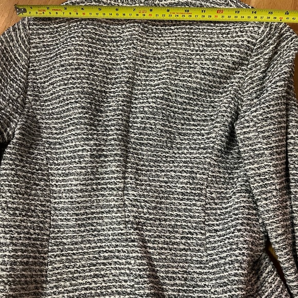 Classic Banana Republic Tweed Blazer - Picture 4 of 6